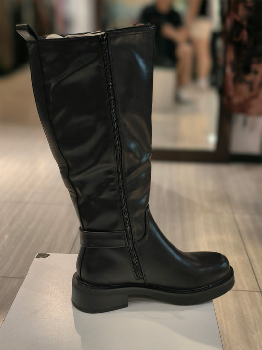 Stivali alti senza tacco