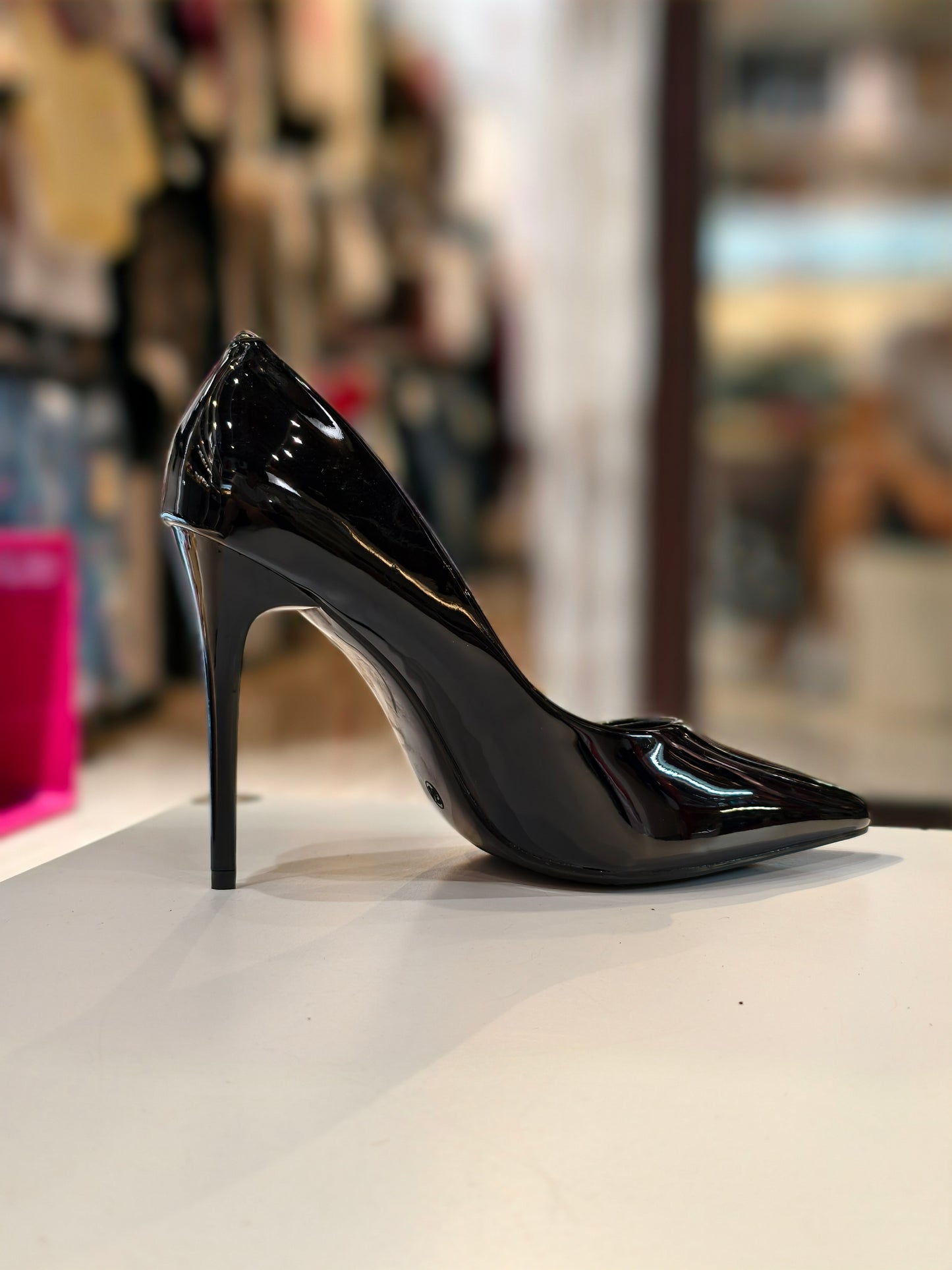 Décolleté lucide nere