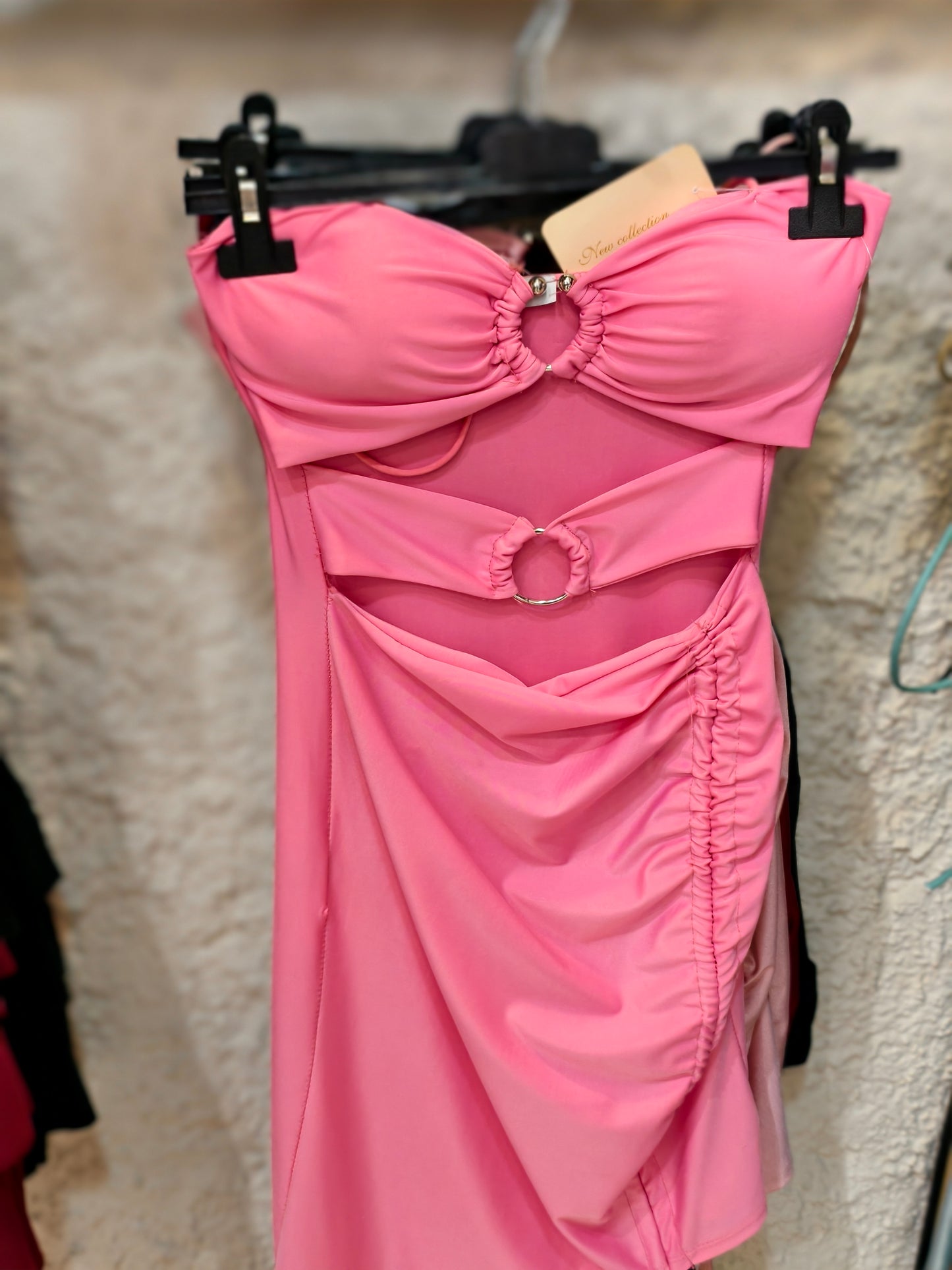 Vestito con anelli fronte