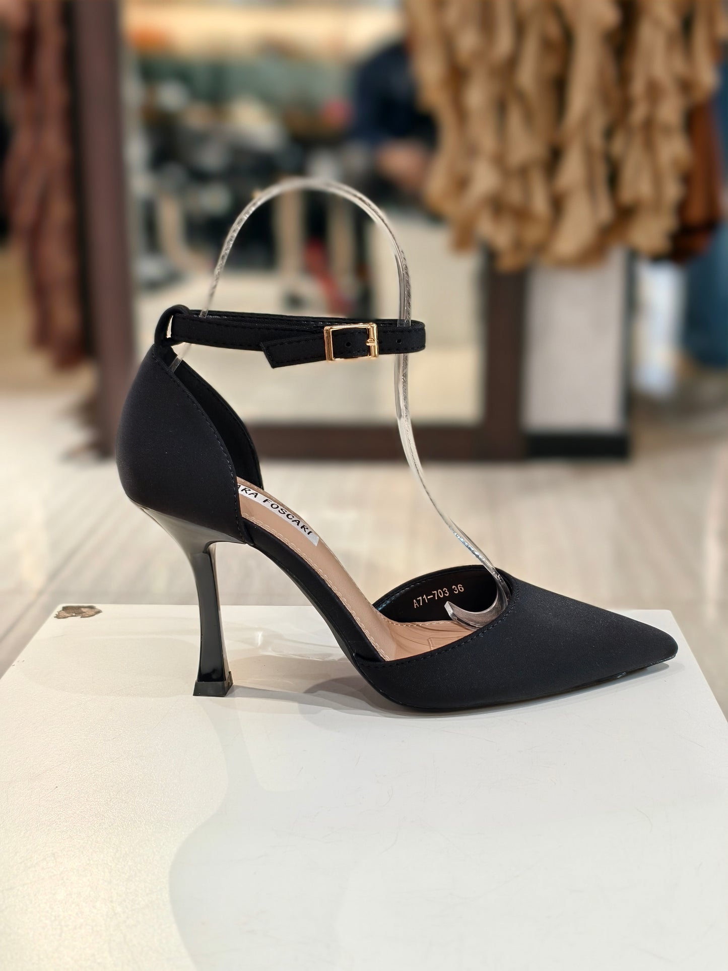 Tacco in raso cinturino