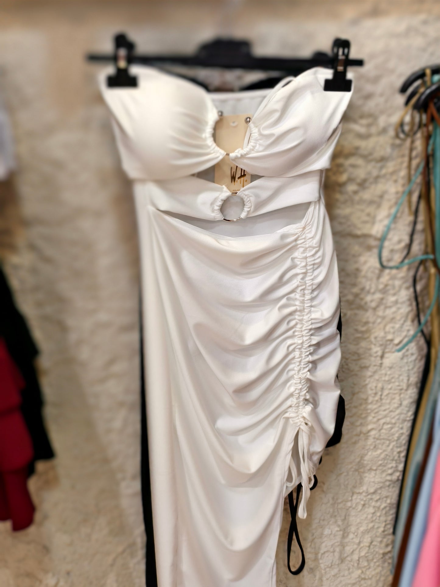 Vestito con anelli fronte
