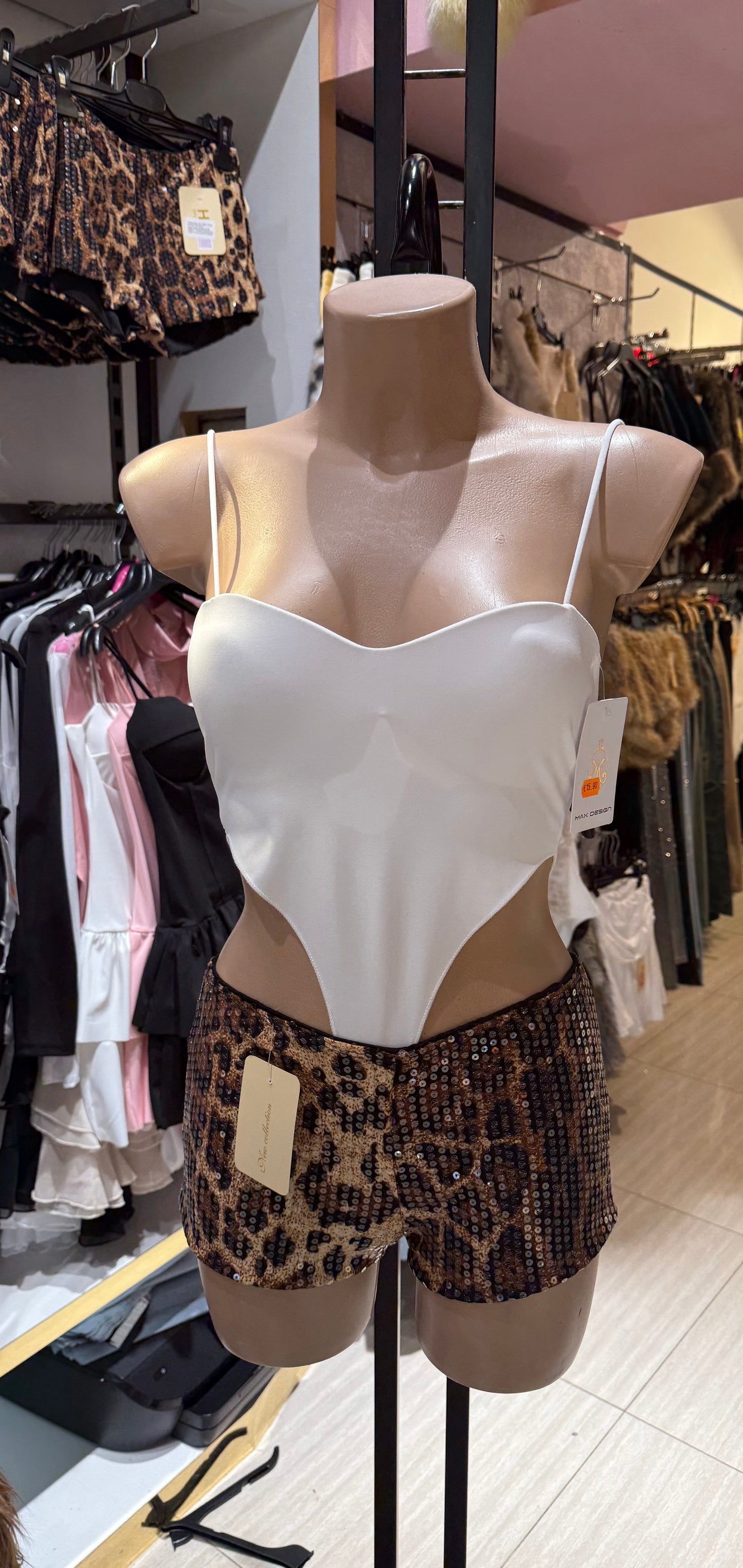 Body scollato con spalline sottili