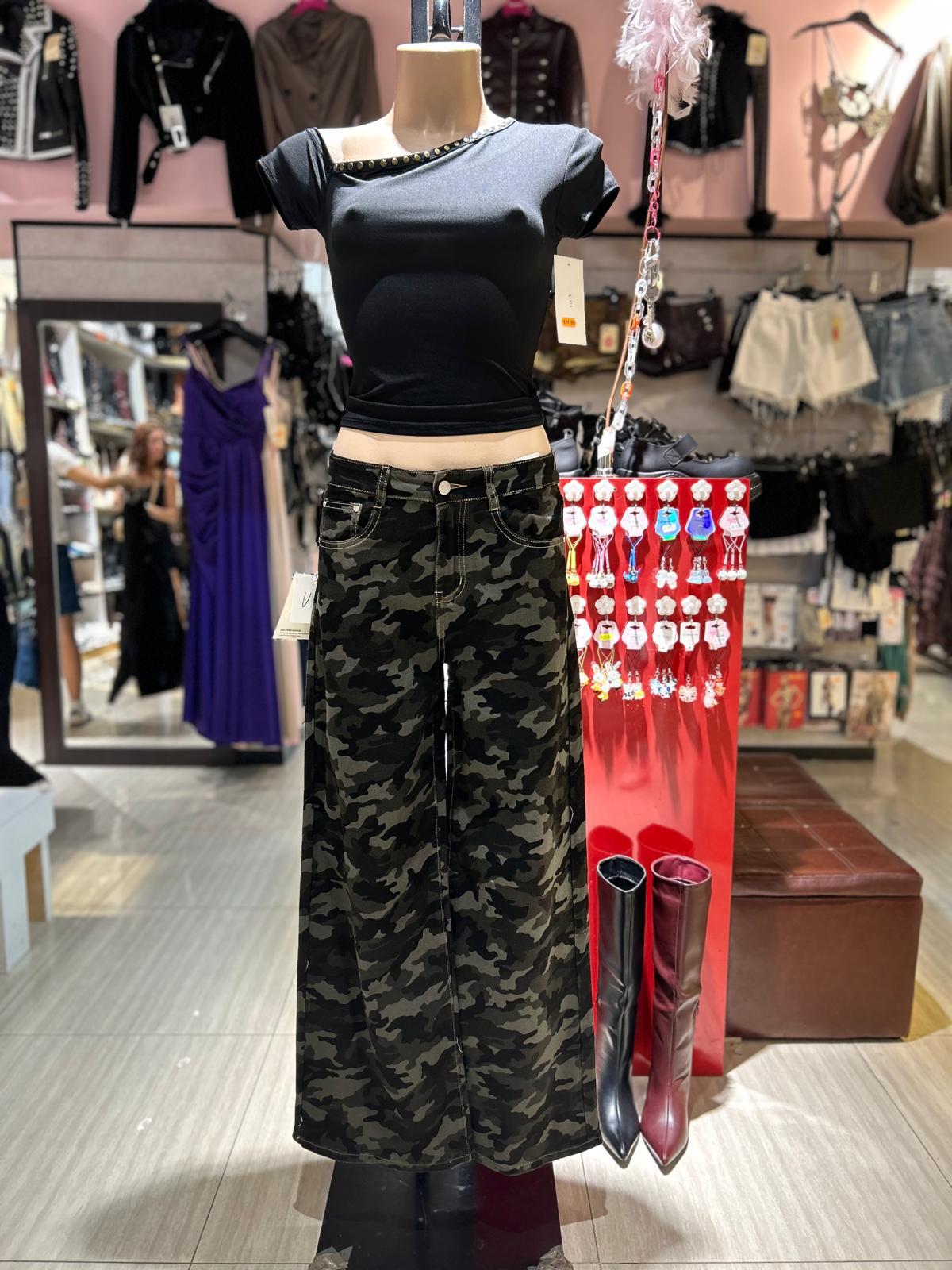 Pantaloni militari