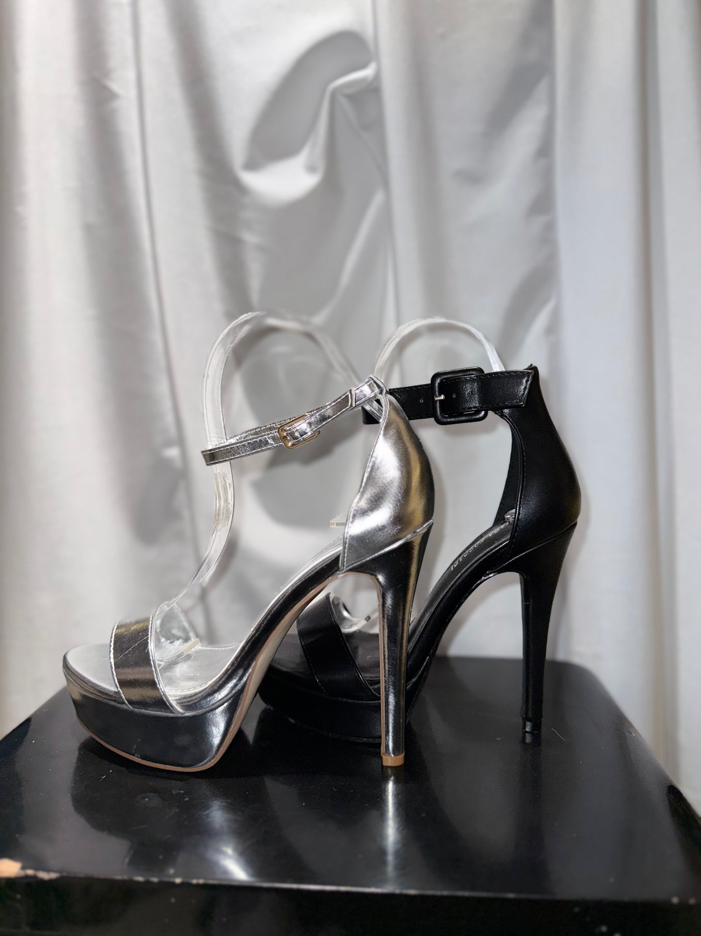 Tacco spillo alto con cinturino LiteMotion