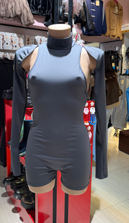 tuta corta elasticizzata con maniche lunghe e collo alto