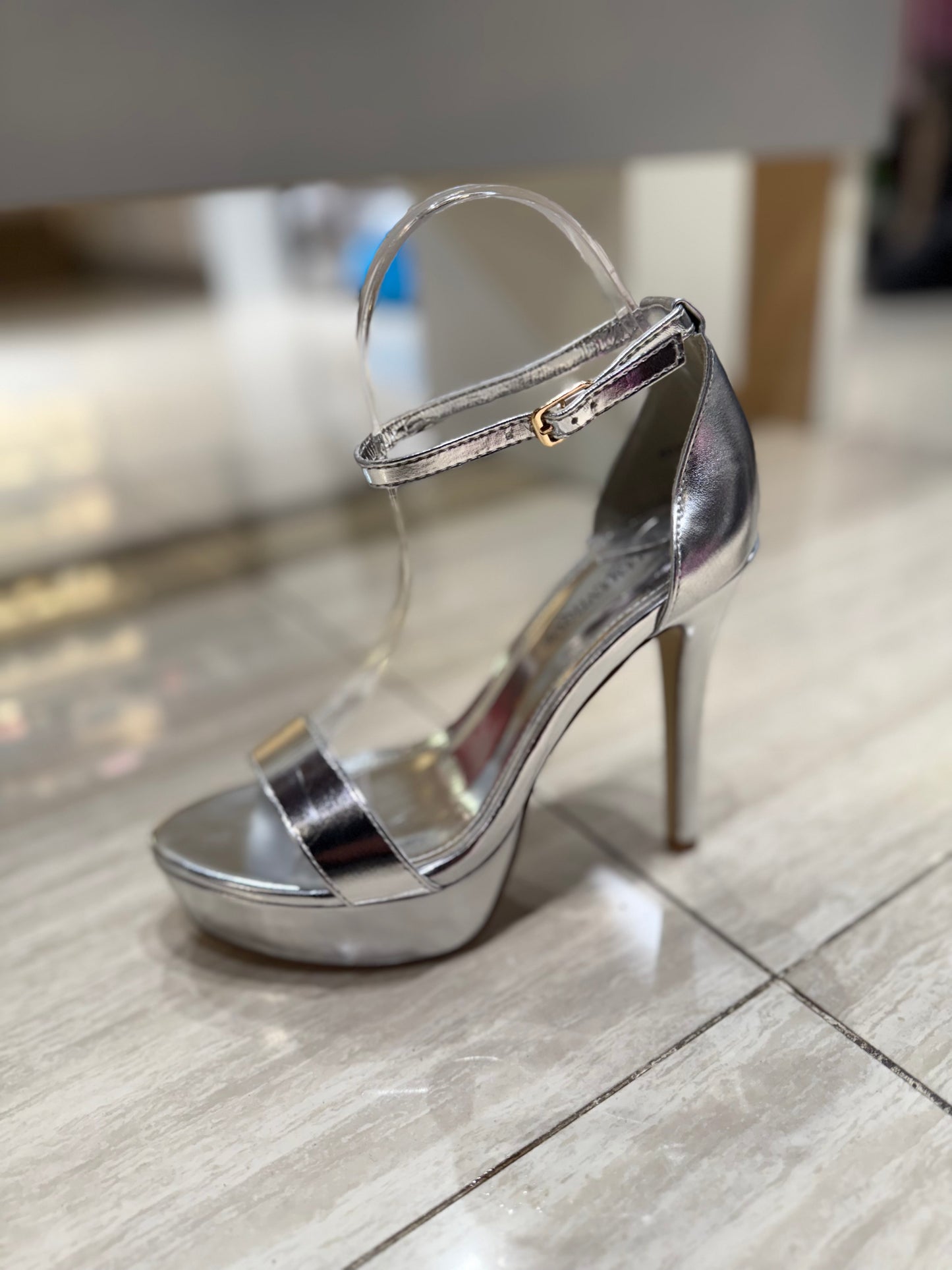 Tacco spillo alto con cinturino LiteMotion