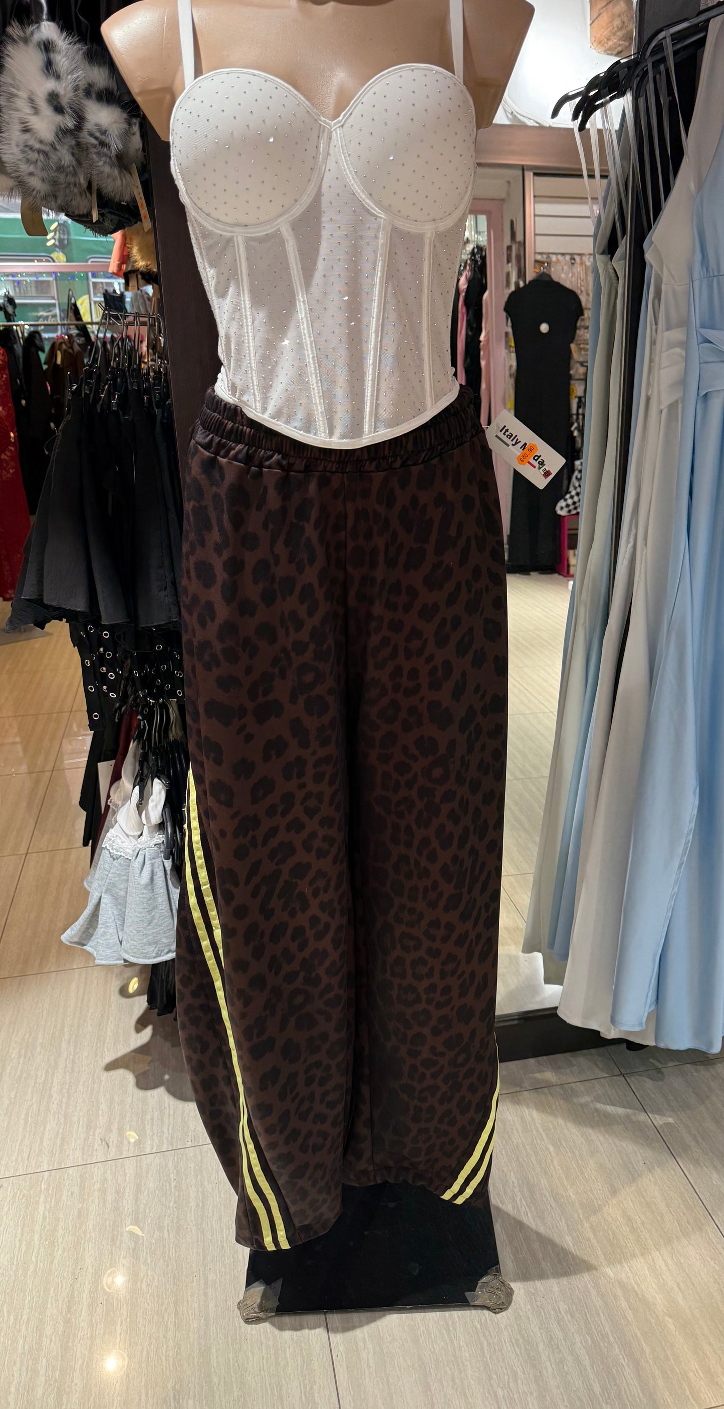 Tuta tris leopardato