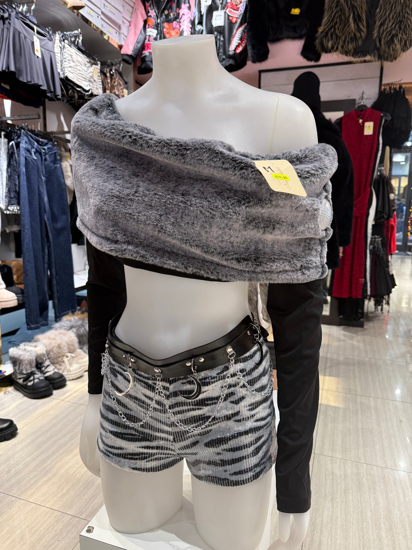 Top maniche lunghe scollato