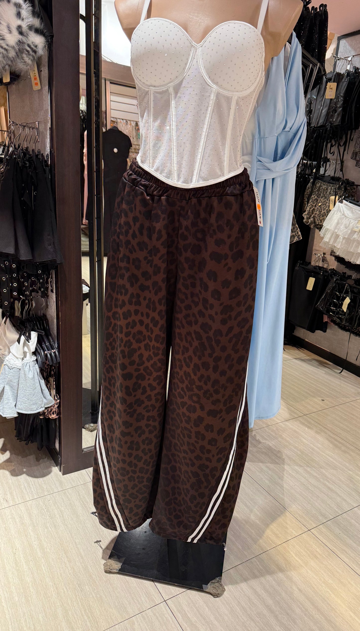 Tuta tris leopardato