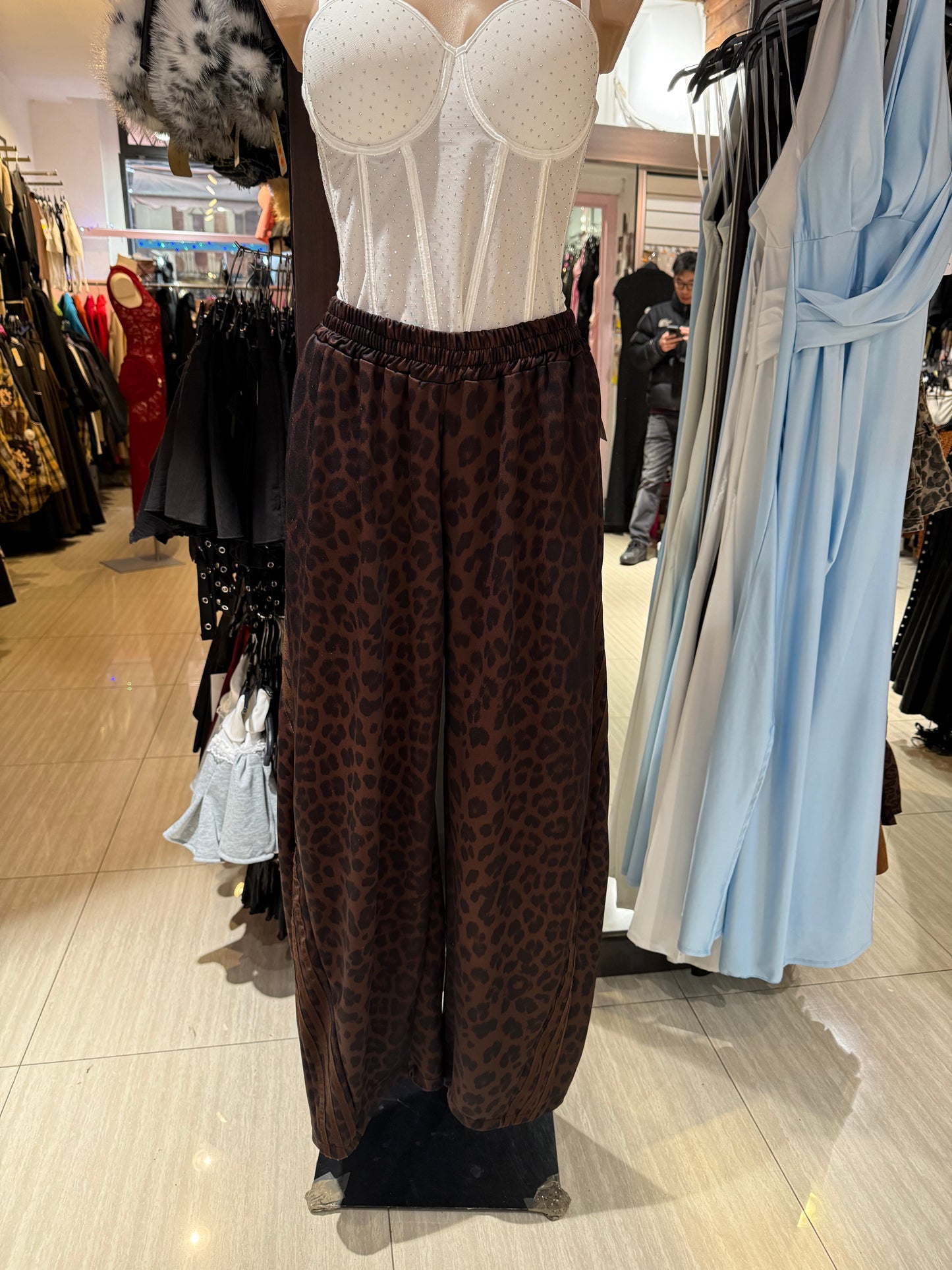 Tuta tris leopardato