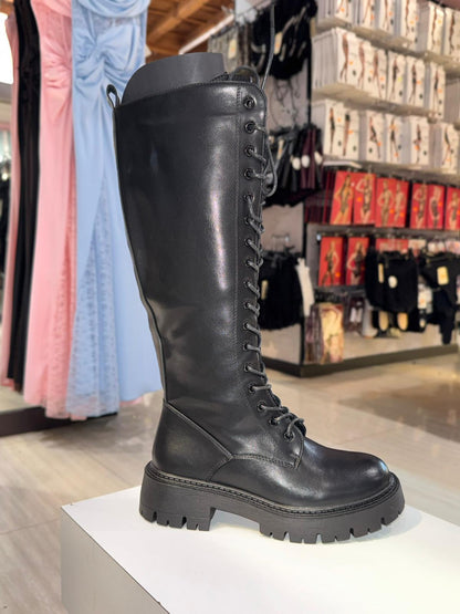Stivale Alto Black: Potenza e Stile