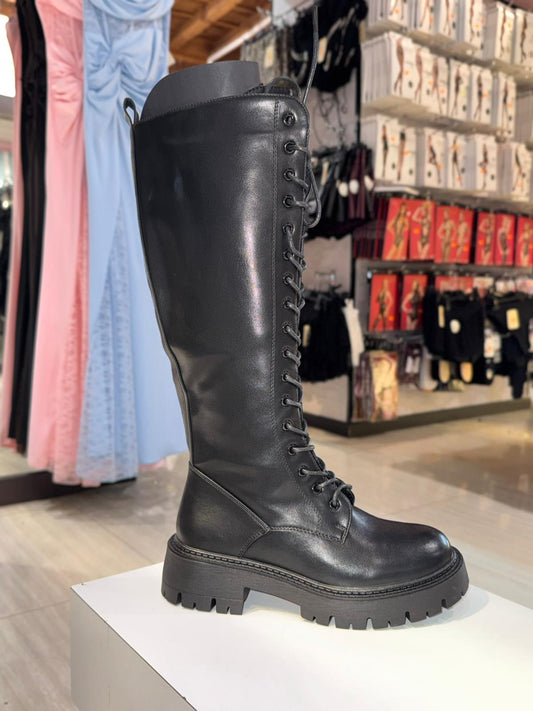 Stivale Alto Black: Potenza e Stile