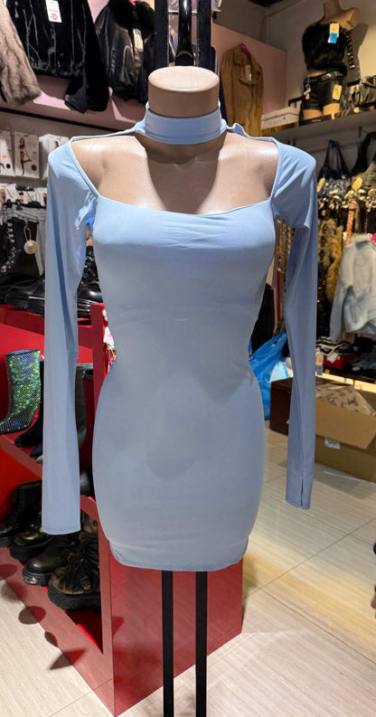 Vestito con scollatura davanti