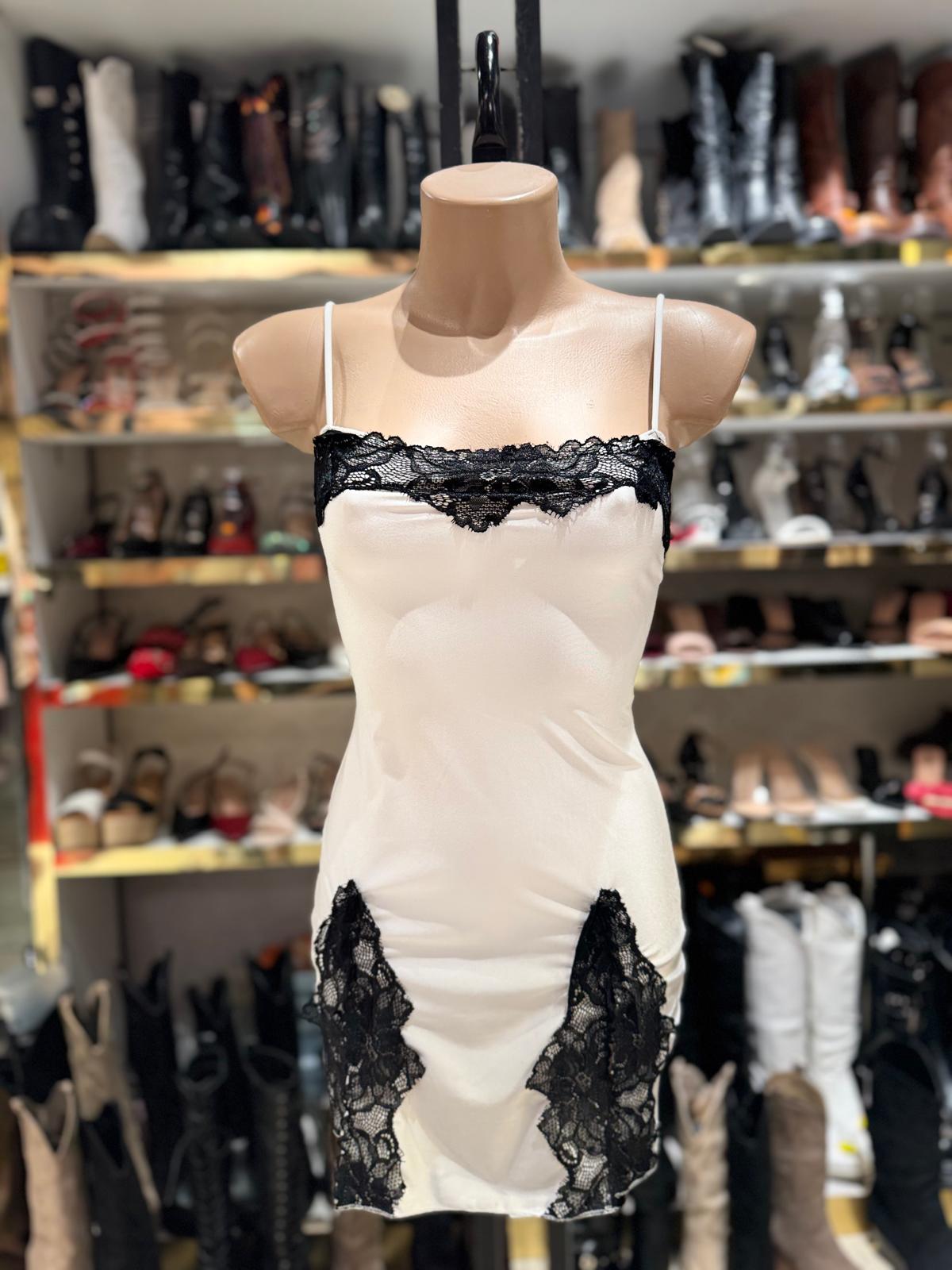 Vestito in pizzo corto