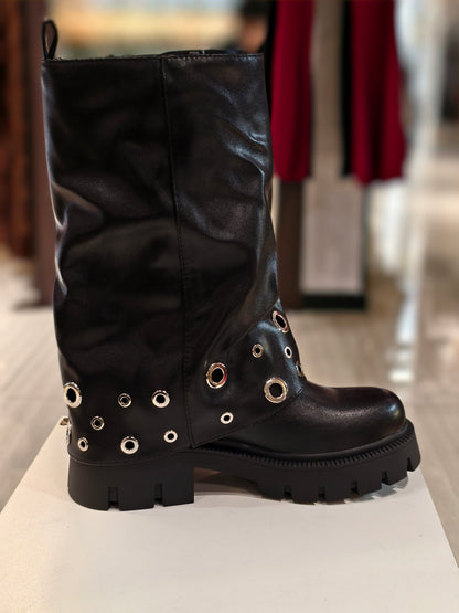 Stivaletto con buchi