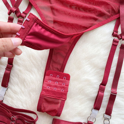 Body bordeaux aderente con scollo a V e reggicalze
