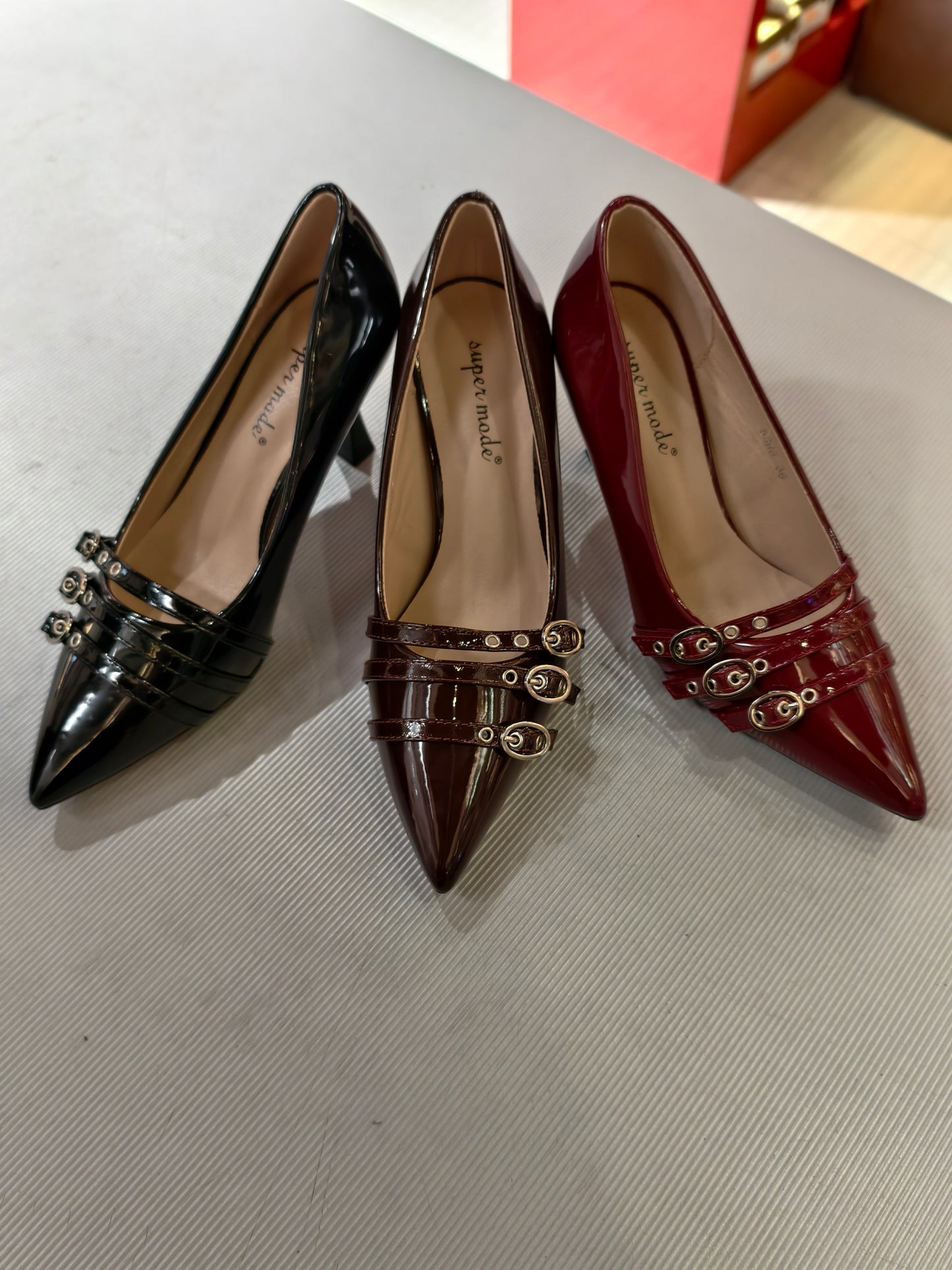 Tacco con tris stringhe