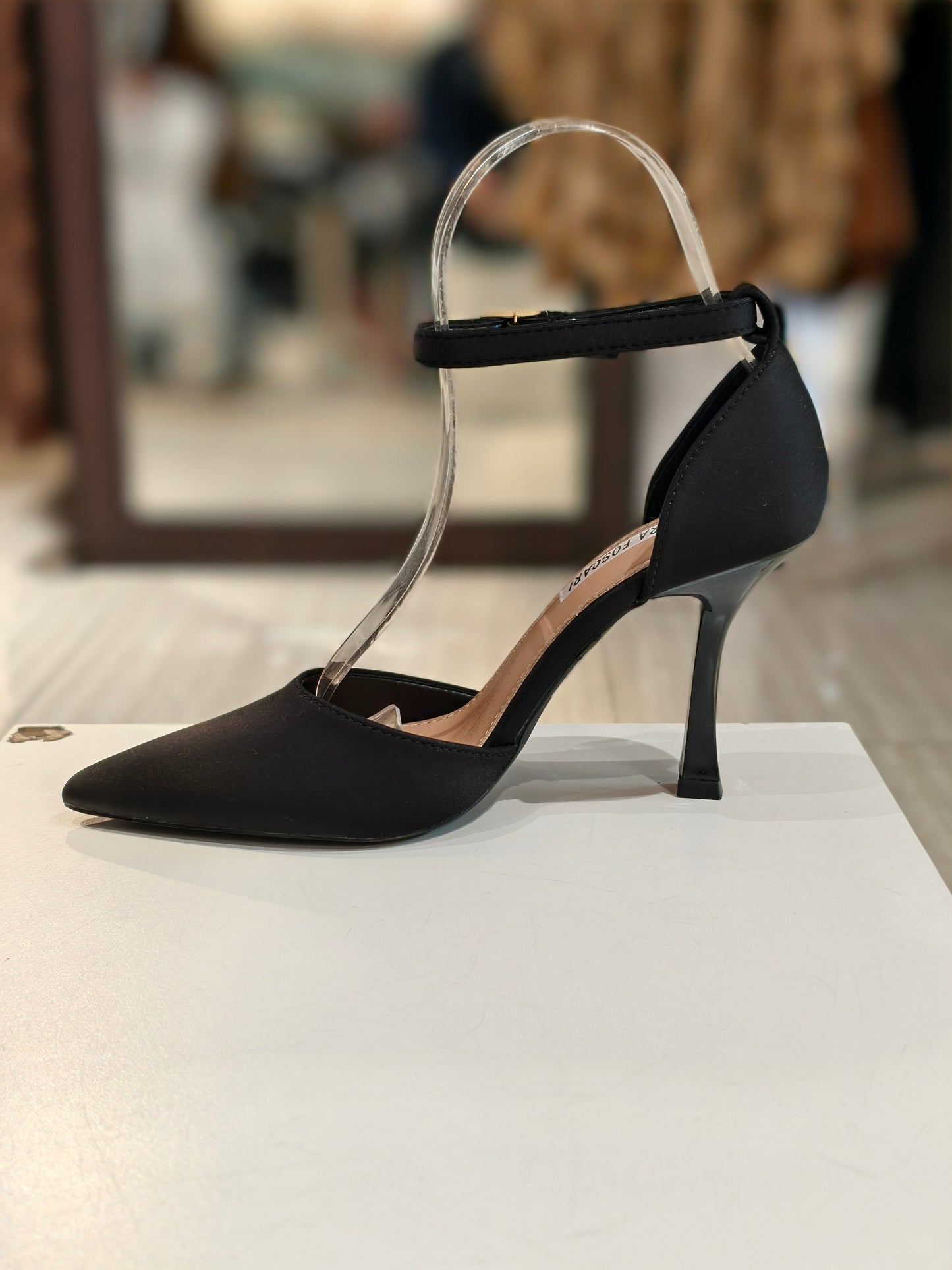 Tacco in raso cinturino