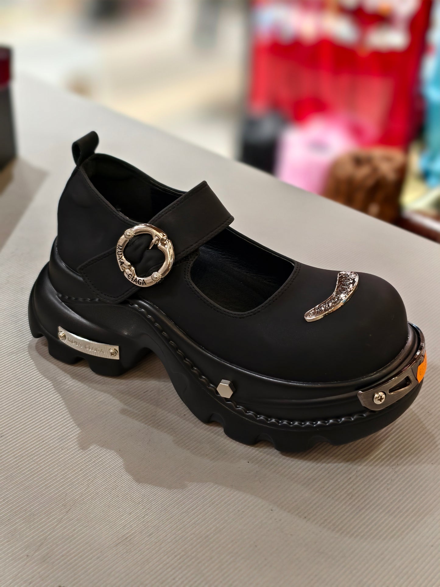 Scarpa pelle con plateau